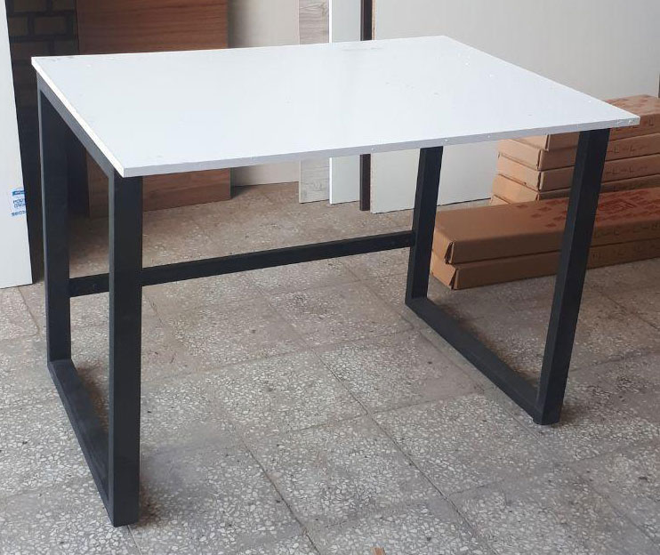 میز اداری پایه فلزی مدل M5030